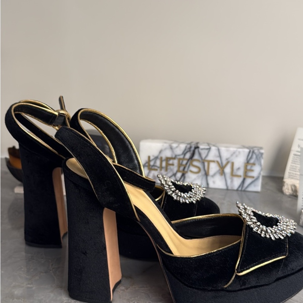 Alexandre Birman Black and Gold Heels with Crystal Embellishment size 39 - Picture 2 of 4